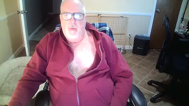 superbearboss from StripChat is Freechat