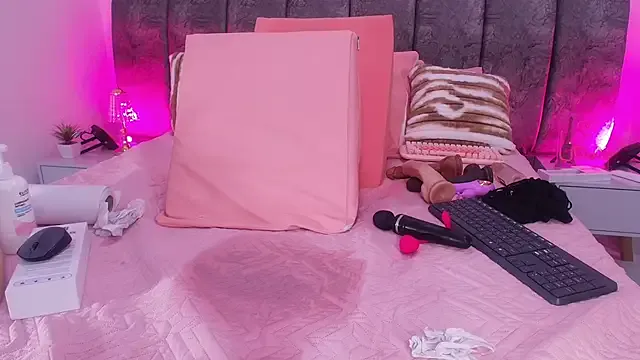 Sweegirl69 from StripChat