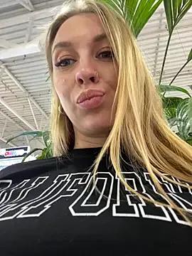 Sweet___Emily from StripChat is Freechat