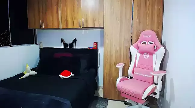 Girls: try live performances with matured performers, from dancing to quirks, in a variety of beautiful sex cams.