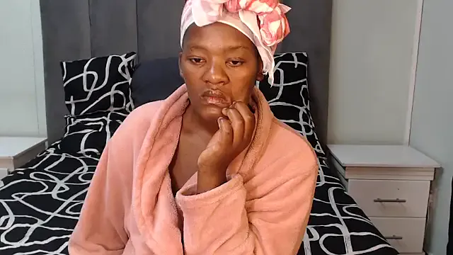 SweetDarkCherry from StripChat is Freechat