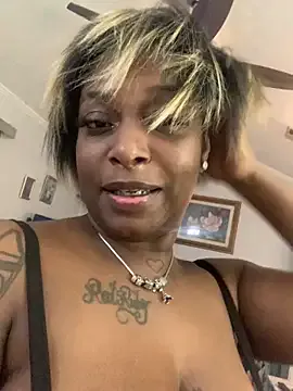 sweethoneypussi from StripChat is Freechat