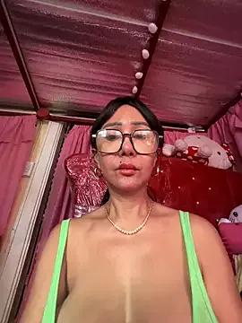 sweetieme from StripChat is Freechat
