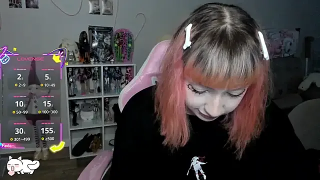 SweetieMollyy from StripChat is Freechat