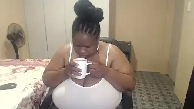Sweetnoziexx from StripChat