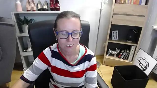 sweetxLizzy from StripChat is Freechat