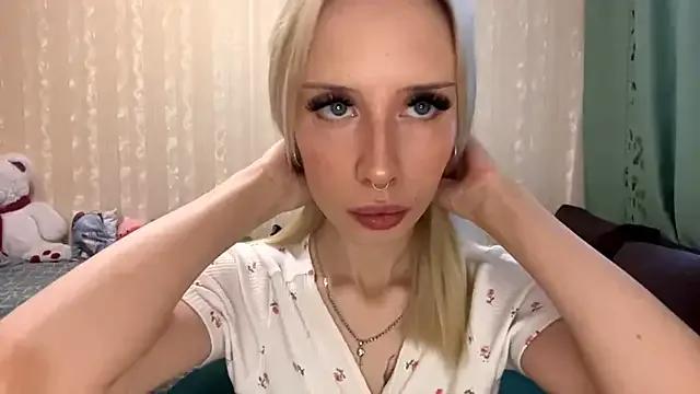 SwitchedFiver from StripChat is Freechat