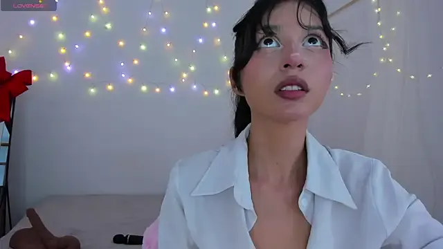 Tamara_Aluna_ from StripChat is Freechat