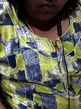 TAMIL_ELAKKIYA from StripChat is Freechat