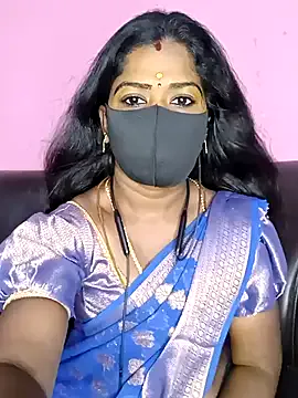 tamilammukuttyy from StripChat is Freechat