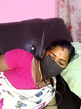 tamilammukuttyy from StripChat is Freechat