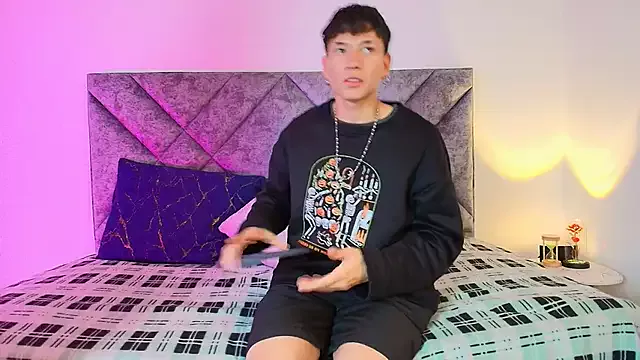 Girls: try live performances with matured performers, from dancing to quirks, in a variety of beautiful sex cams.