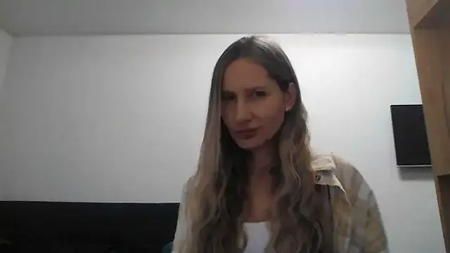 Tavriena from StripChat is Freechat