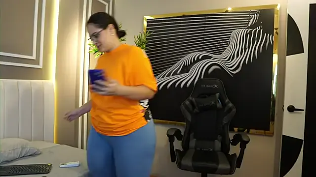 Tayler_Kim from StripChat is Freechat