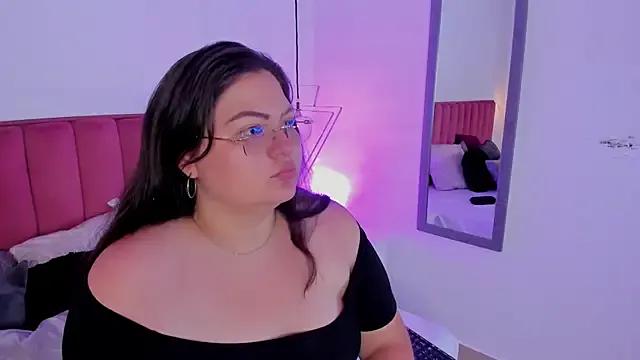 Tessa_Sinclaire from StripChat is Freechat
