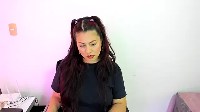 Thamara226 from StripChat