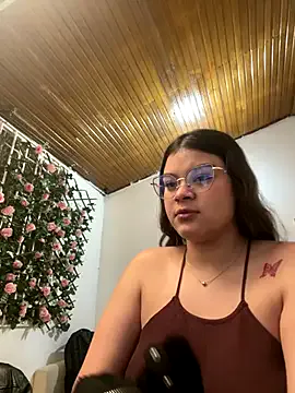 Tharafresneda_ from StripChat is Freechat