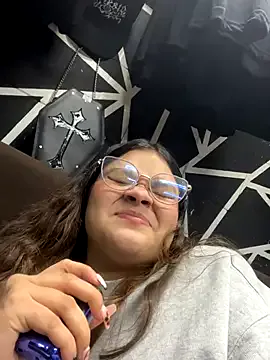 Tharafresneda_ from StripChat is Freechat