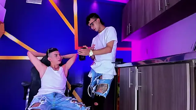 Girls: try live performances with matured performers, from dancing to quirks, in a variety of beautiful sex cams.