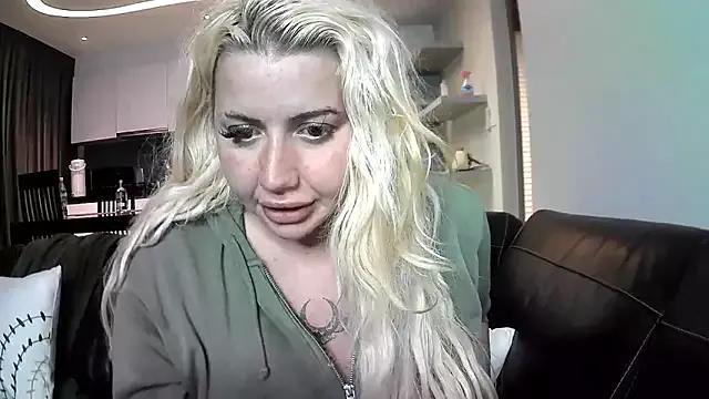 TiaDoll from StripChat is Freechat