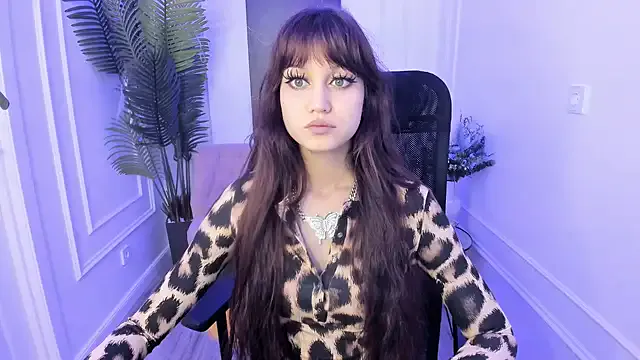 TiffanyYounge from StripChat is Freechat