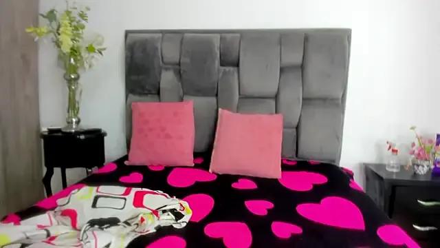 TiinkerBell_ from StripChat is Freechat