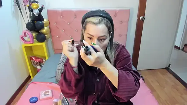 Girls: try live performances with matured performers, from dancing to quirks, in a variety of beautiful sex cams.