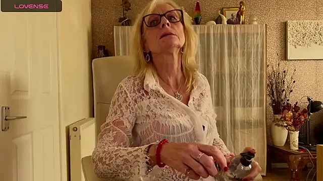 TopazCamgirl from StripChat is Freechat