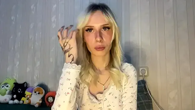 Twist_drip_blonde from StripChat is Freechat