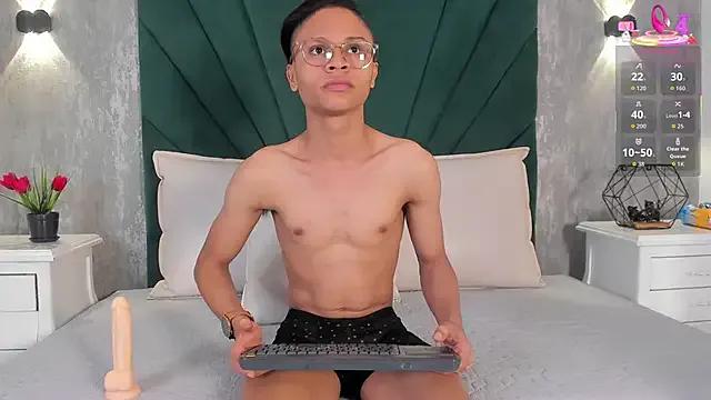 Tyler_gus from StripChat is Freechat