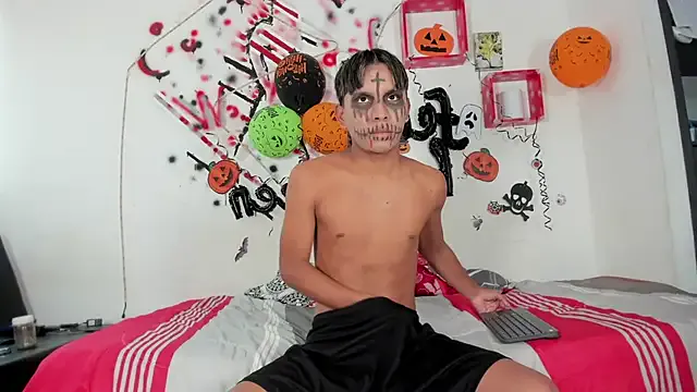 tyler_twink_boy from StripChat is Freechat