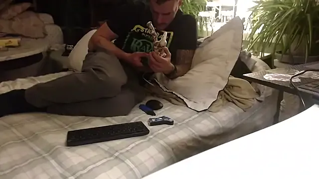 UnCuTupTheBuTT from StripChat is Freechat