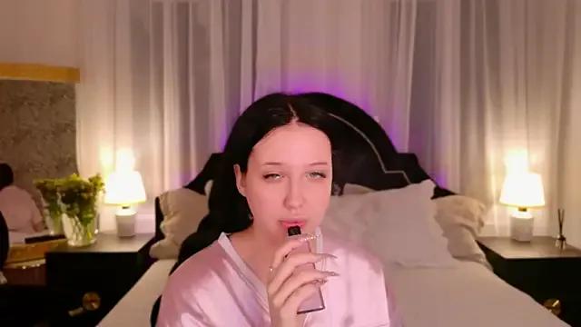 UR_MADDY from StripChat is Freechat