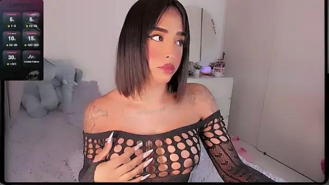Urcuttiegirl from StripChat