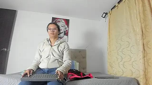 Vahiolet_smith from StripChat is Freechat