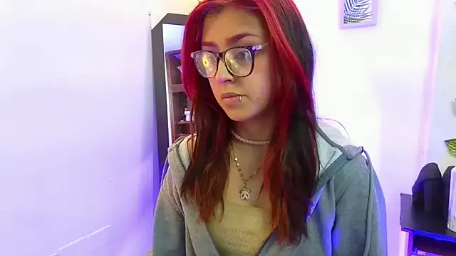 vaiolet_johansson from StripChat is Freechat