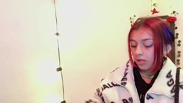 vaiolet_johansson from StripChat is Freechat