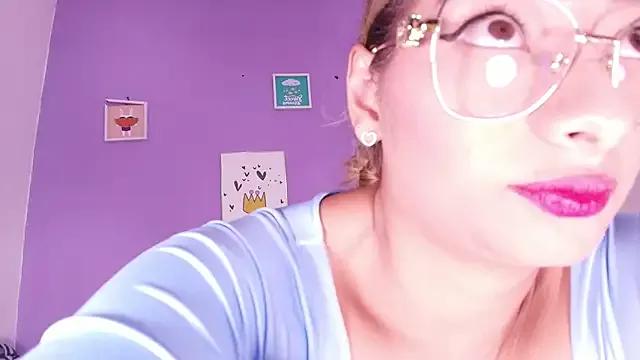 vale_ross_ from StripChat is Freechat