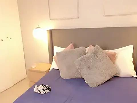 Valentinaa_Fox from StripChat is Freechat