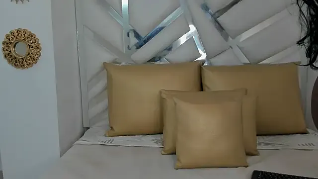 Valeria-Cruzz from StripChat is Freechat