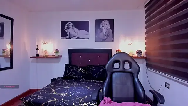 Girls: try live performances with matured performers, from dancing to quirks, in a variety of beautiful sex cams.