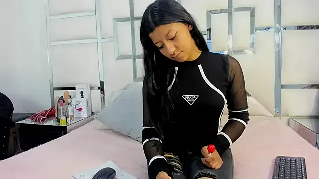 VaneLin18 from StripChat