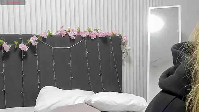 Girls: try live performances with matured performers, from dancing to quirks, in a variety of beautiful sex cams.