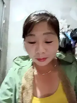 vangkt-cute from StripChat is Freechat