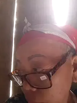 VangLe73 from StripChat