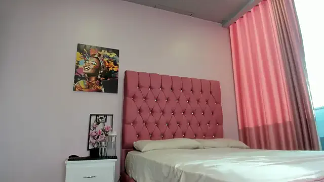 VanillaFlo from StripChat is Freechat