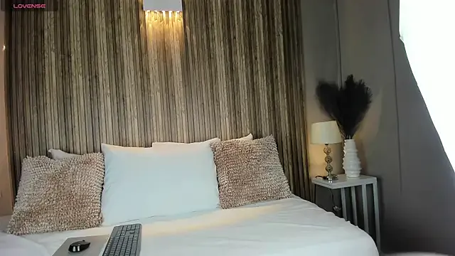 VanneCamiel from StripChat is Freechat