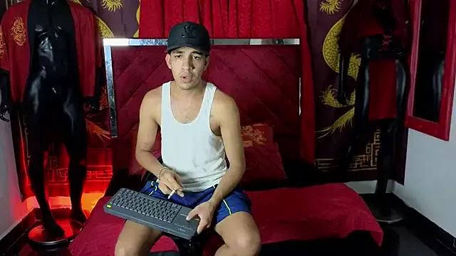Venezuelan_threesome from StripChat is Freechat