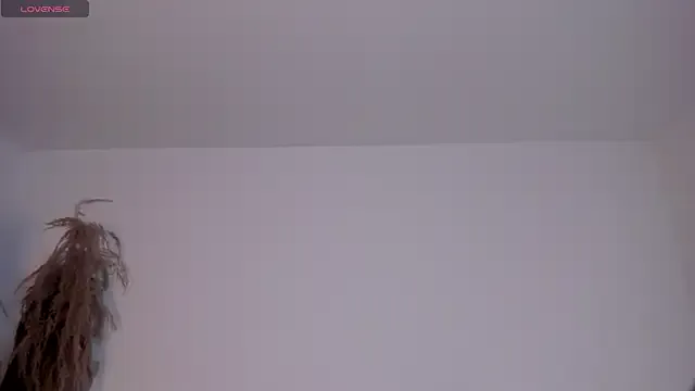 VenusCooper from StripChat is Freechat