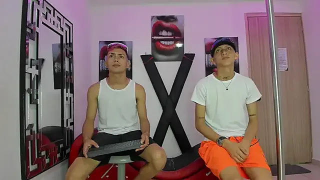 VERY_HOT_GUYS from StripChat is Freechat